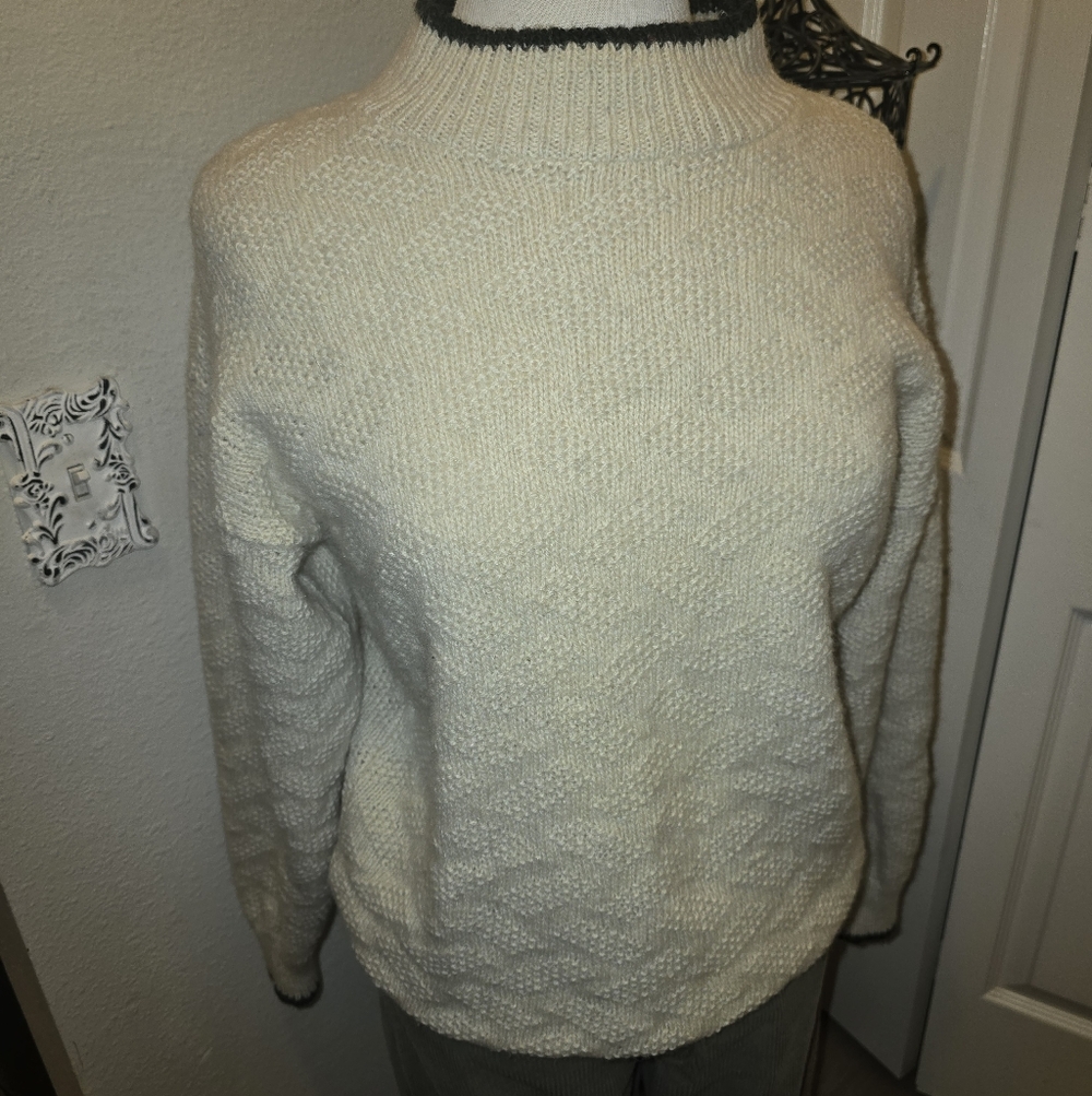 Women's Cream Sweater - Crew Neck